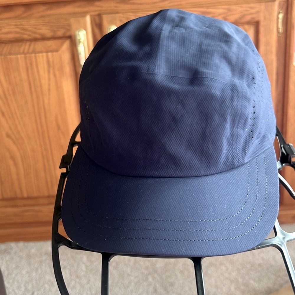 Athleta NWT Navy Blue Ultra Light Run Cap 3.0 Adjustable.